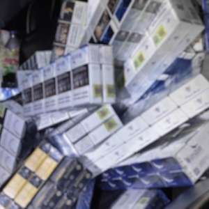 Aproximativ 17.000 de țigarete ascunse, descoperite de polițiștii de frontieră din estul și sudul țării