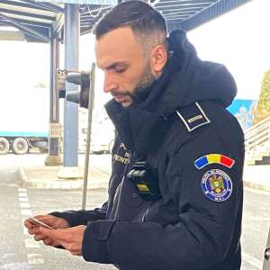 Carte de identitate falsă cumpărată cu 150 de euro, oprită la frontieră
