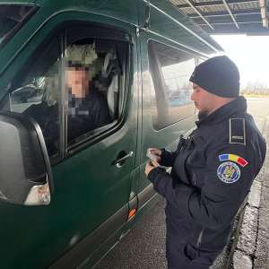 Permis fals cumpărat cu 200 de euro, descoperit la frontiera de est