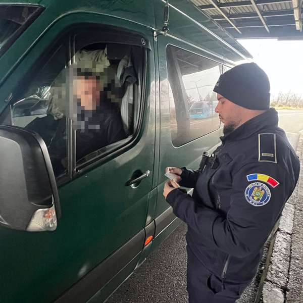 Permis fals cumpărat cu 200 de euro, descoperit la frontiera de est