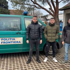Trei cetățeni albanezi depistați şi opriţi la frontiera verde