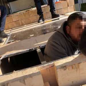 Tir cu migranţi, oprit de poliţiştii de frontieră mehedințeni