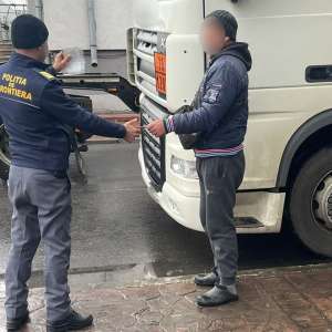 Autovehicul radiat din circulație, descoperit la Albiţa