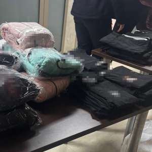 Articole vestimentare susceptibile a fi contrafăcute în valoare de 32.000 lei, confiscate de poliţiştii de frontieră români în Mangalia