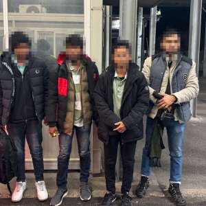 Patru cetățeni Bangladesh fără drept de a călători în spațiul Schengen depistați de polițiștii de frontieră