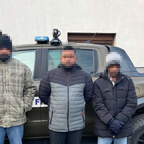 Cetățeni străini fără drept de a călători în Spațiul Schengen, depistați de polițiștii de frontieră
