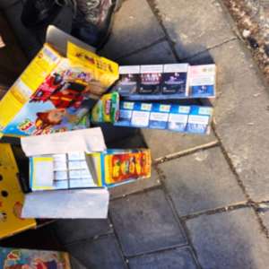 Țigări și sticle de cognac ascunse printre pungi de pufuleţi, confiscate la frontieră