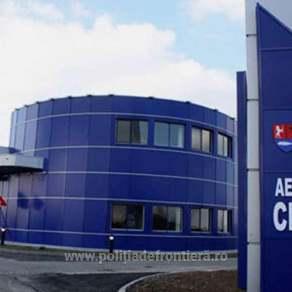 Aproximativ 40.000 de țigarete descoperite în bagajele a două persoane la Aeroportul Internațional Craiova