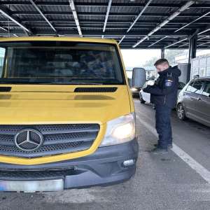 Un tânăr a testat vigilența polițiștilor de frontieră și s-a ales cu dosar penal