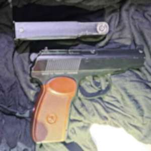 Armă neletală, fără documente justificative, descoperită la intrarea în țară