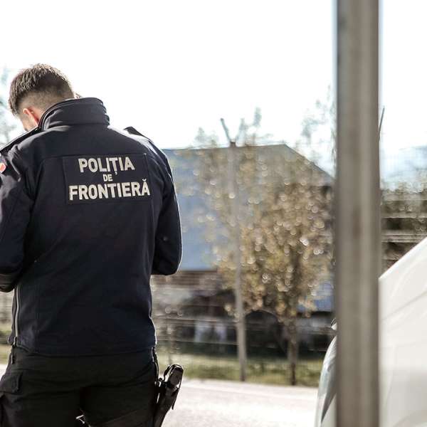 Permis de conducere fals, depistat de polițiștii de frontieră de la Nădlac
