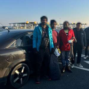 Patru cetățeni din Bangladesh fără drept de a călători în spațiul Schengen depistați de polițiștii de frontieră