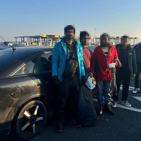 Patru cetățeni din Bangladesh fără drept de a călători în spațiul Schengen depistați de polițiștii de frontieră