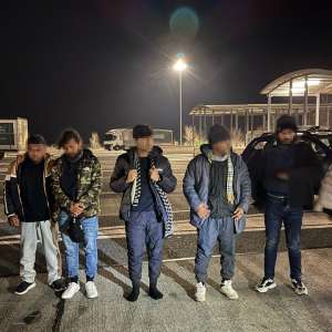 Șapte cetățeni din Bangladesh fără drept de a călători în Spațiul Schengen depistați de polițiștii de frontieră