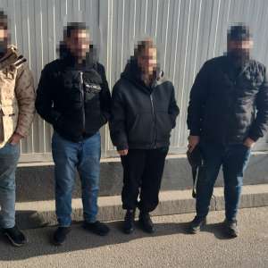 Opt cetățeni străini fără documente valabile pentru a călători în spațiul Schengen, depistați de polițiștii de frontieră doljeni