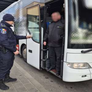 Permis de conducere ucrainean fals, descoperit la controlul de frontieră