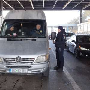 Permis de conducere fals, descoperit de poliţiştii de frontieră de la PTF Albiţa