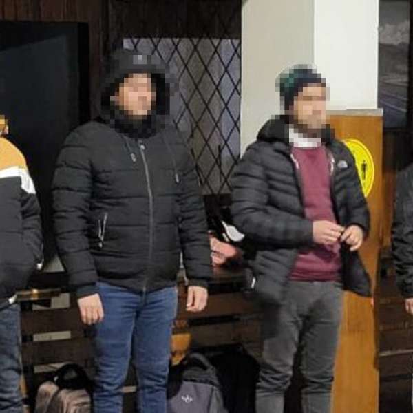 Patru cetățeni din Bangladesh fără drept de a călători în spațiul Schengen depistați de polițiștii de frontieră
