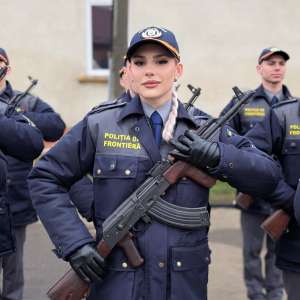 O serie nouă de elevi a depus jurământul militar la Şcoala \