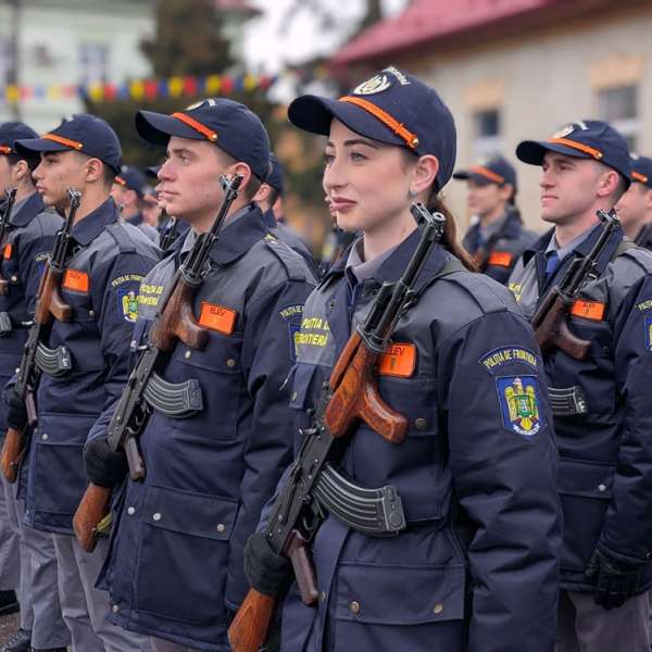 O serie nouă de elevi a depus jurământul militar la Şcoala Avram Iancu Oradea