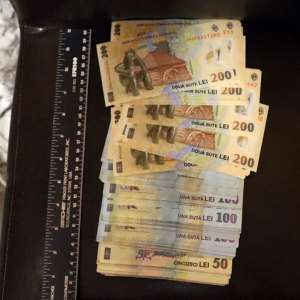 Arme, muniţie și țigări descoperite de poliţiştii de frontieră în urma unor percheziţii domiciliare