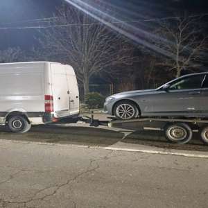 Autoturism și documente furate din state europene, reținute în PTF Albița