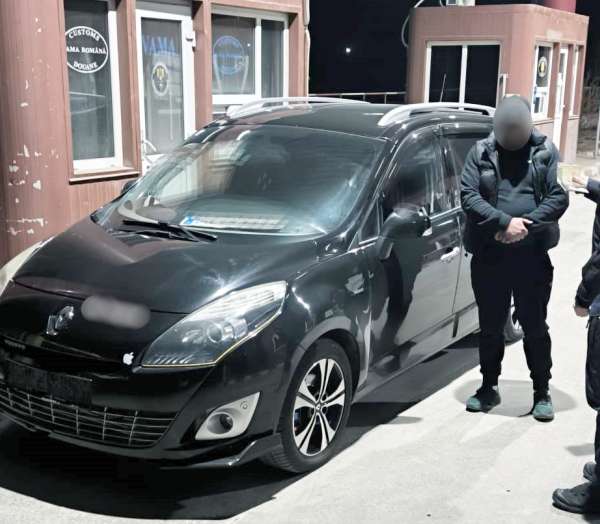 A încercat să iasă din țară la volanul unui autoturism, fără a avea permis de conducere