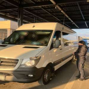 Moldoveni sancționați penal pentru deținere de documente false