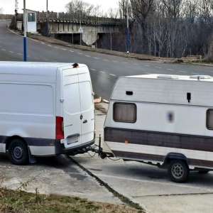 Rulotă neînmatriculată, descoperită la PTF Oancea