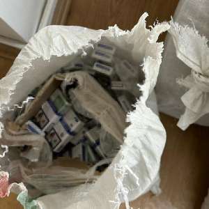 Doi maramureșeni prinși cu nouă saci cu țigări în Repedea