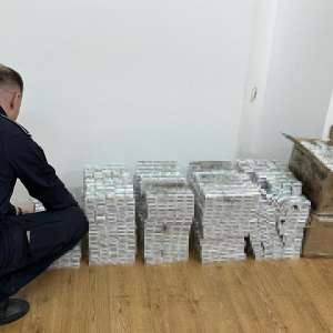 Doi maramureșeni prinși cu nouă saci cu țigări în Repedea