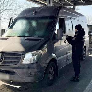 A prezentat la controlul de frontieră un document fals și s-a ales cu un dosar penal