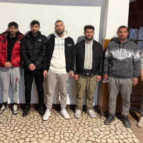 Cinci cetățeni străini fără drept de a călători în spațiul Schengen depistați de polițiștii de frontieră