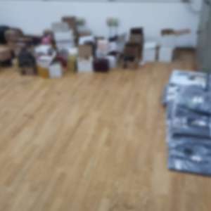 Articole de vestimentație și parfumerie susceptibile a fi contrafăcute, în valoare de aproximativ 100.000 euro, descoperite de polițiștii de frontieră giurgiuveni