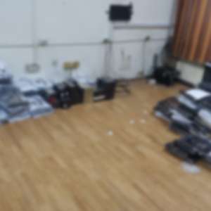 Articole de vestimentație și parfumerie susceptibile a fi contrafăcute, în valoare de aproximativ 100.000 euro, descoperite de polițiștii de frontieră giurgiuveni