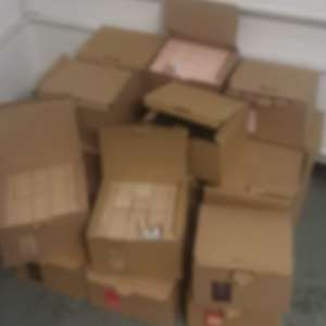 Articole de vestimentație și parfumerie susceptibile a fi contrafăcute, în valoare de aproximativ 100.000 euro, descoperite de polițiștii de frontieră giurgiuveni