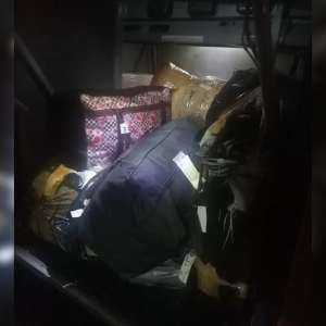 Articole de vestimentație și parfumerie susceptibile a fi contrafăcute, în valoare de aproximativ 100.000 euro, descoperite de polițiștii de frontieră giurgiuveni