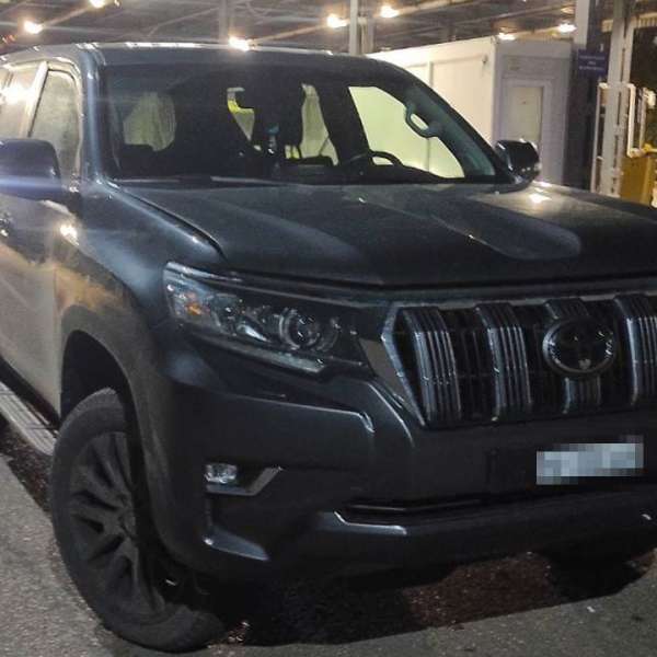 Două autoturisme, estimate la aproximativ 115.000 euro, furate din Italia și Spania, descoperite la PTF Albița