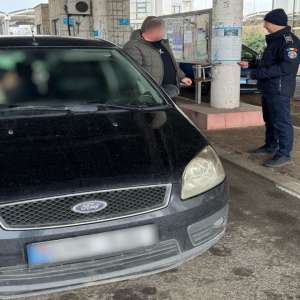 Cetățean turc depistat cu un permis fals la volanul unui autoturism înmatriculat în România