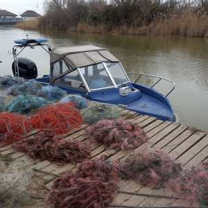 730 metri de plase cu o captură de 177 kilograme de pește, descoperite în lacul Sinoe de către polițiștii tulceni