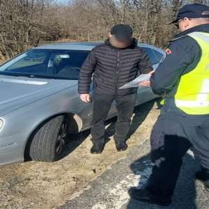 Conducea un autovehicul înmatriculat în România care nu avea asigurare tip RCA