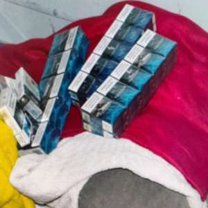 Băuturi alcoolice şi ţigarete confiscate la controlul de frontieră