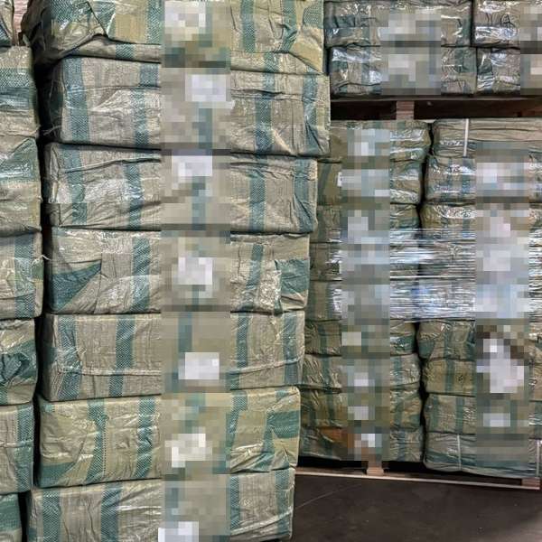 Mii de produse susceptibile a fi contrafăcute, în valoare de aproximativ 3.8 milioane lei, descoperite de polițiștii de frontieră constănțeni