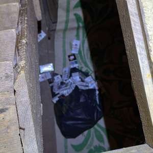 Țigări în valoare de peste 12.300 de lei descoperite de poliţiştii de frontieră  în urma unor percheziţii domiciliare