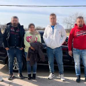 Patru cetățeni străini fără drept de a călători în spațiul Schengen, depistați de polițiștii de frontieră