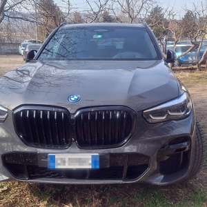 Autoturism de lux furat din Italia, descoperit la Albița