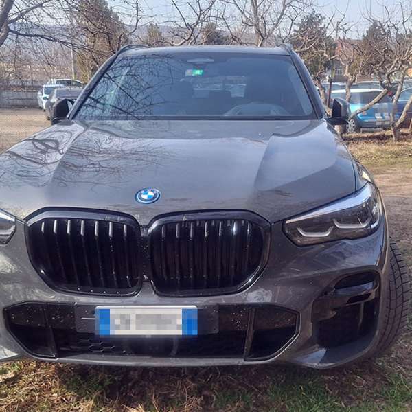 Autoturism de lux furat din Italia, descoperit la Albița