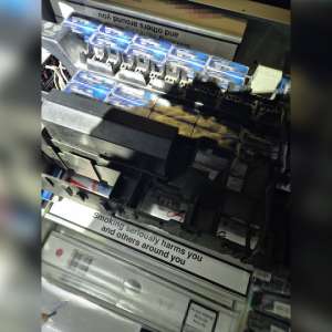 Sute de pachete cu țigări ascunse sub banchetele unui autoturism, descoperite de polițiștii de frontieră