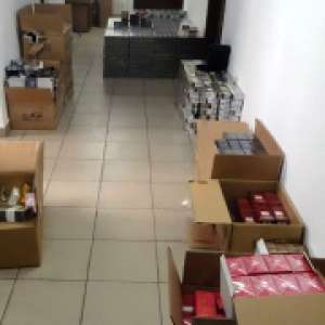 Cetățean turc arestat preventiv pentru că a încercat să introducă ilegal în țară aproximativ 200.000 de țigarete și 545 de flacoane de parfum