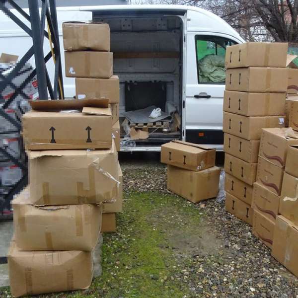Cetățean turc arestat preventiv pentru că a încercat să introducă ilegal în țară aproximativ 200.000 de țigarete și 545 de flacoane de parfum